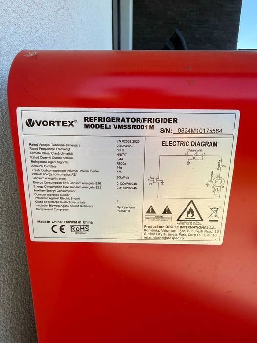 Mini frigider Vortex 47L rosu minibar