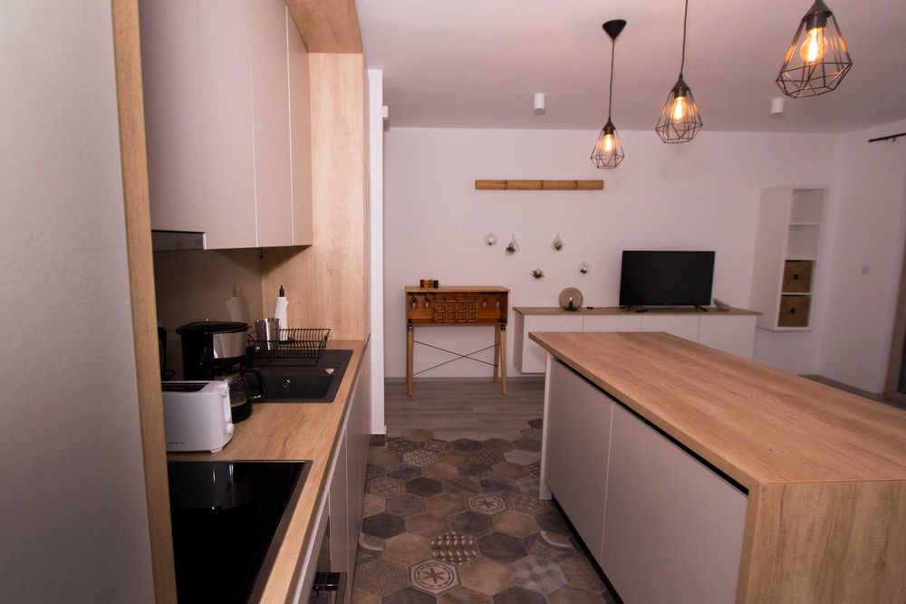 Inchiriez apartament 2 camere, zona Aradului-Iris, loc parcare suprateran