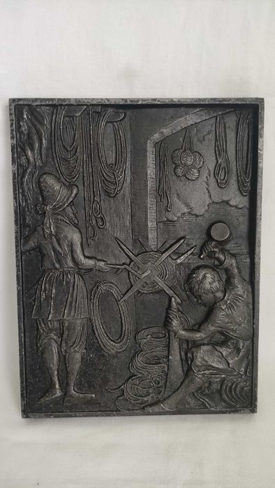 Две стари стенни пана ляти от метал релефни