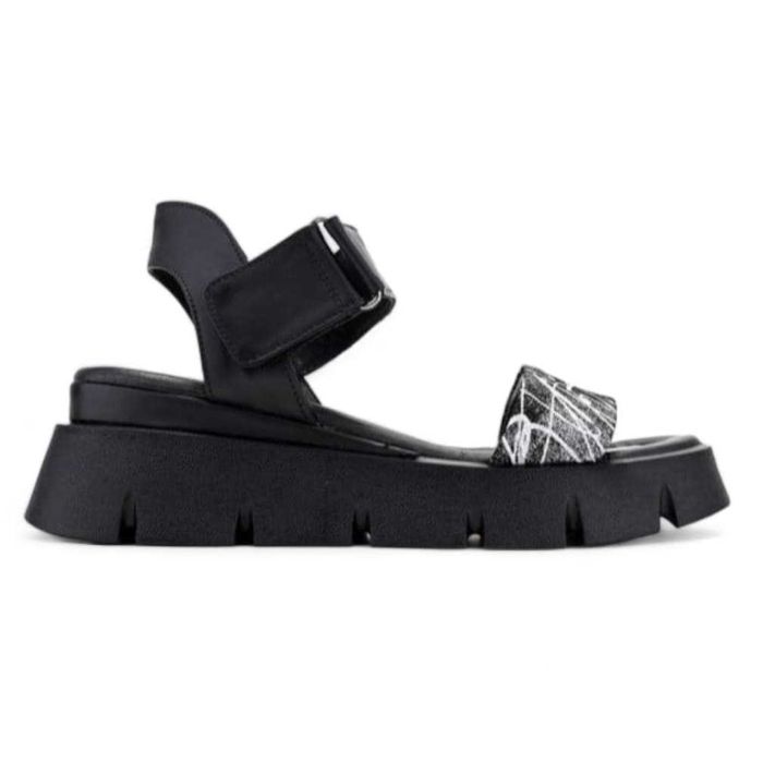 ПРОМО! Сандали на платформа от естествена кожа с атрактивен дизайн.