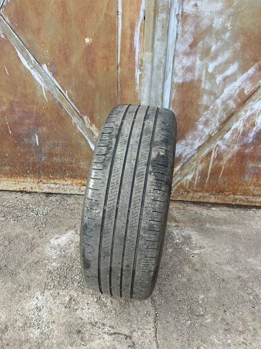 Продаётся комплект шин 235/55/19