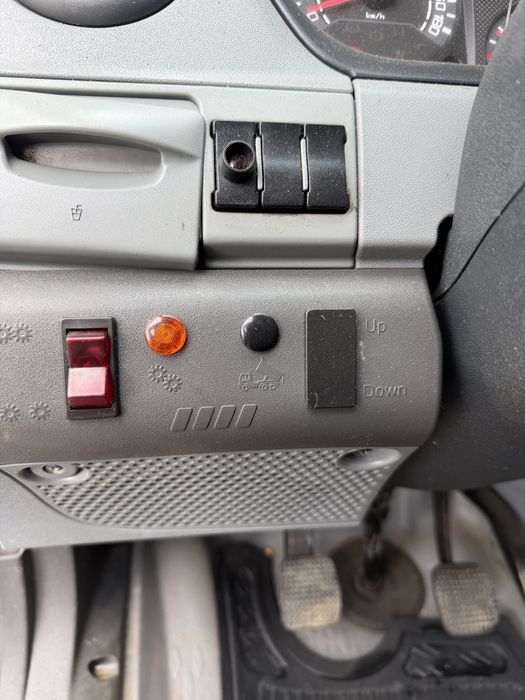 Iveco Daily 35 C15 Basculabil pe 3 Parti (Cutie)Diferential Blocabil 150 cp