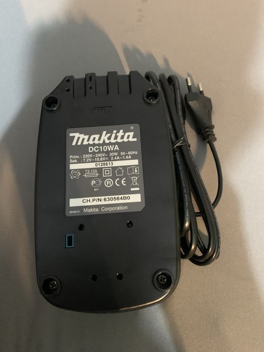 De vânzare încărcător Makita DC 10WA
