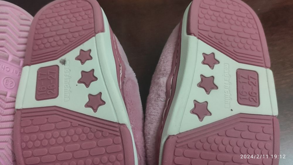 Детская обувь, сандалии, тапочки летние и тёплые.