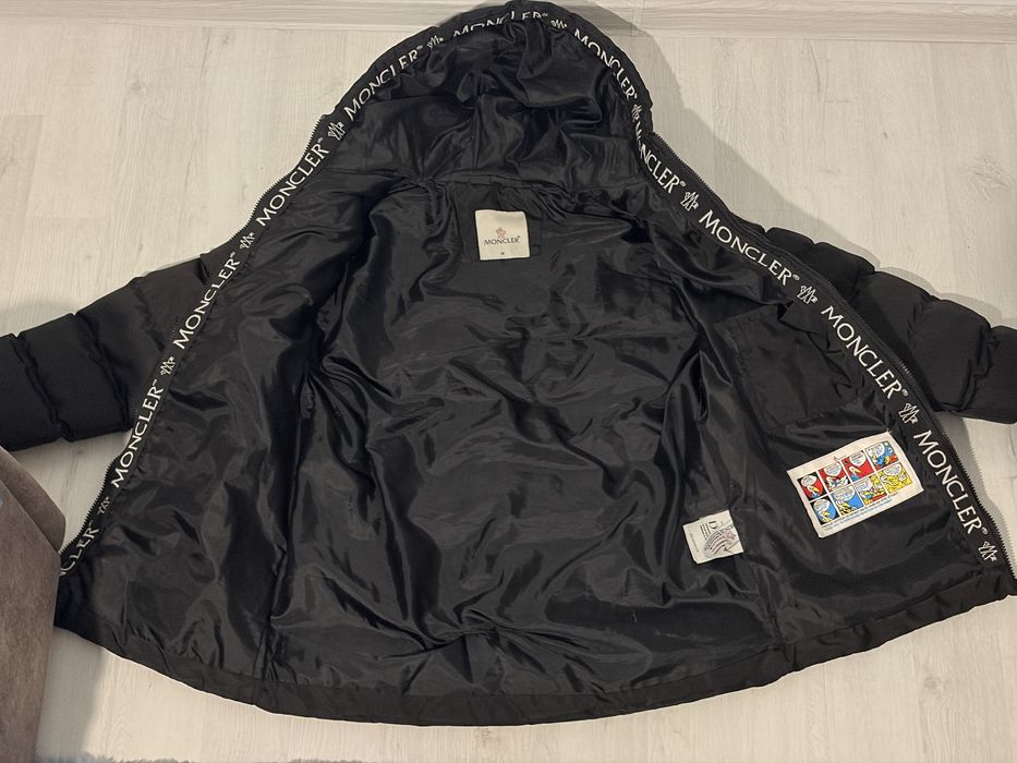 Vând geacă Moncler