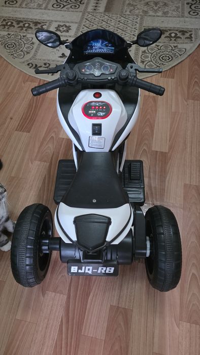 Электромотоцикл на ходу