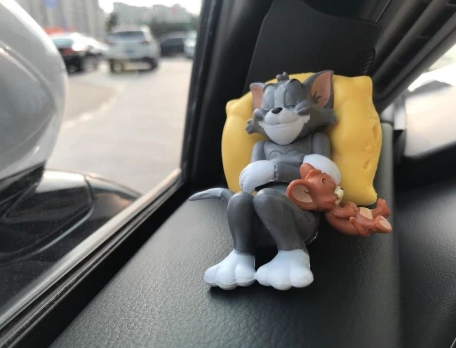 игрушка на панель авто