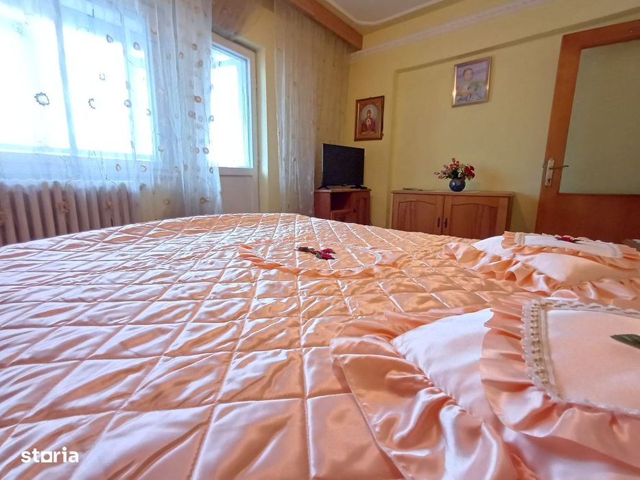 Apartament 3 Camere Decomandat - Blv Independenţei- 550 euro