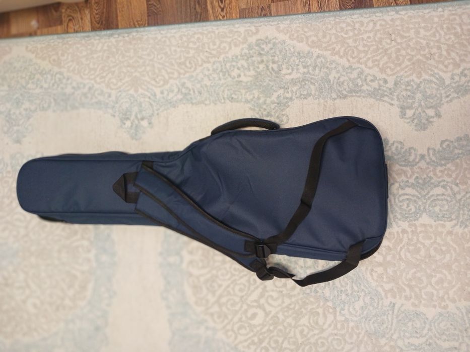 Продам чехол на электро гитару