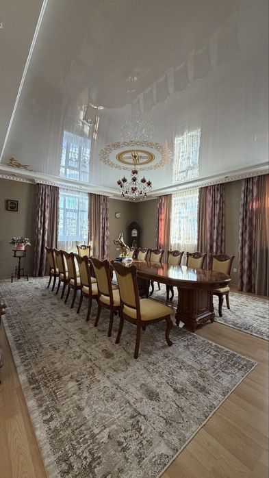 Мебель для гостиной. Диваны, стол