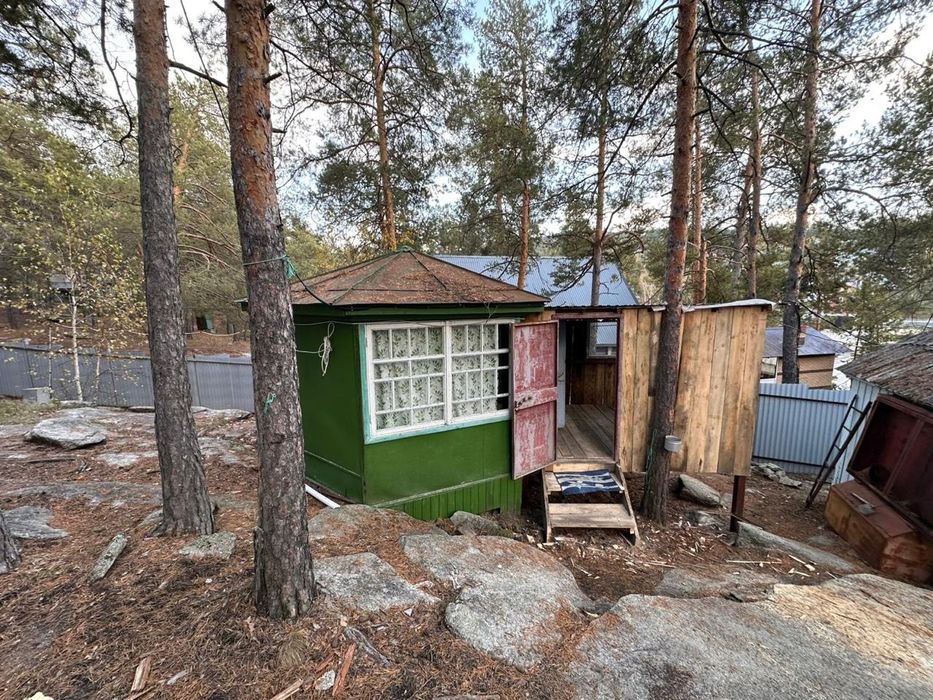 Продам 3дома,3сотки на Бухторме.Первая береговая