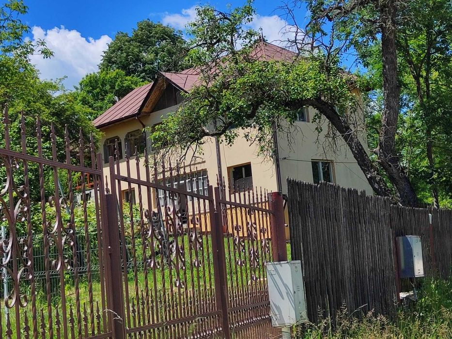 Casa cu 5 camere in Vulcana Băi, județul Dambovita