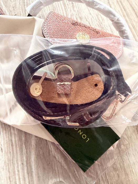 Малка бежова чанта longchamp