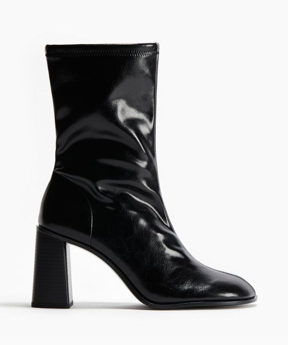 Дамски боти до глезена на масивен ток