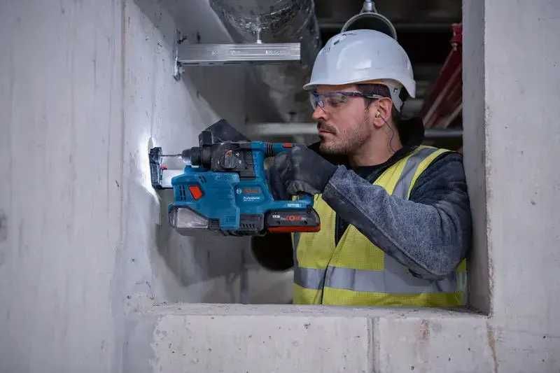 ПРОМОЦИЯ!Акумулаторен перфоратор Bosch GBH 18V-22 Solo 18V , 1.9 J , без батерии и зарядно