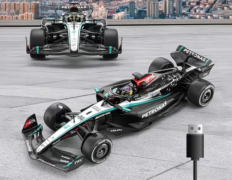 Модель болида Формула 1 Mercedes AMG W15 на радиоуправлении