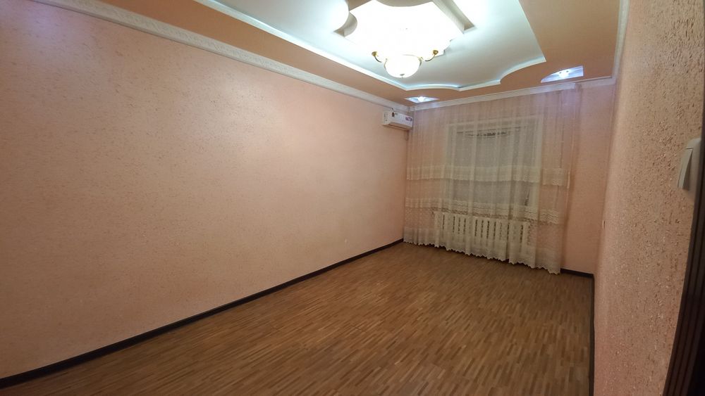 Квартира сотилади шарк 1 да