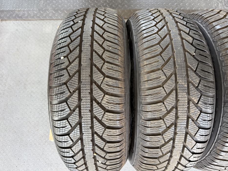 4бр. ОТЛИЧНИ Зимни Гуми С Борд 215/65R/16 -SEMPERIT- DOT:4020- 7.9мм.+6.9мм.