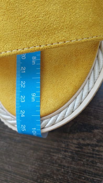 Нови сандали в жълто