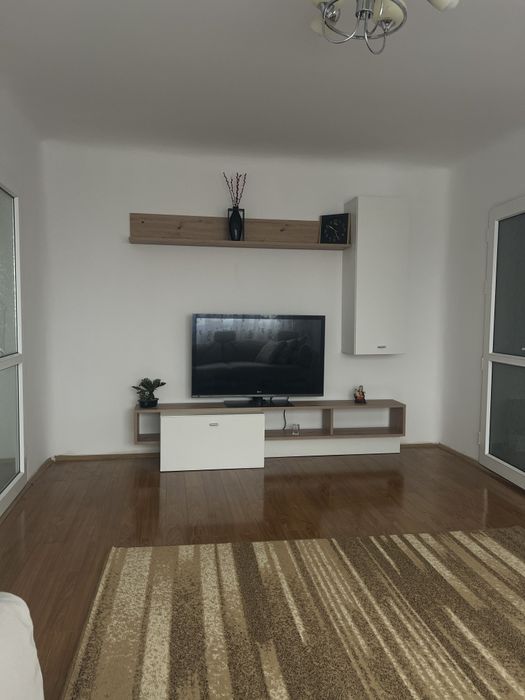 Inchiriez apartament