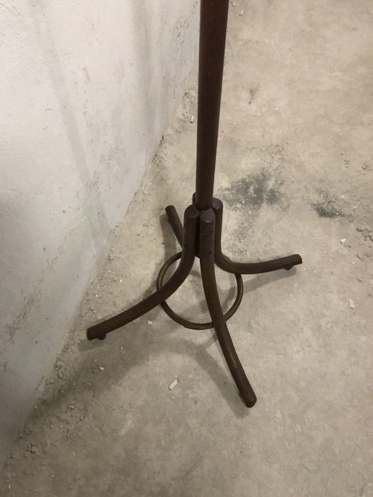 Ретро  /  Дървена / свободностояща  /  закачалка. .