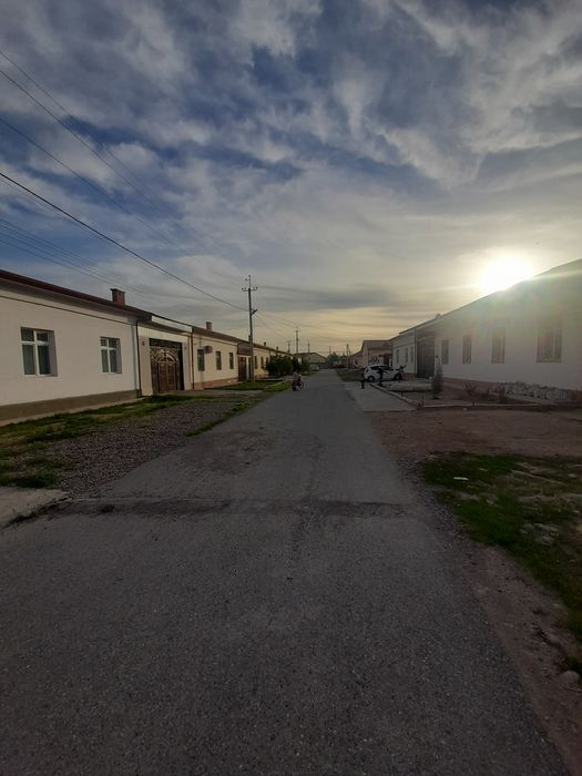 Namunali uy 6 sot 5 xona kanalizatsiya bor