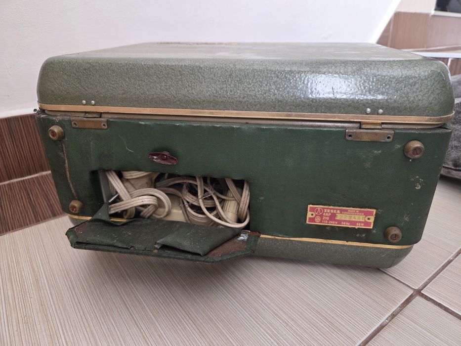 Magnetofon functional Tesla are si benzi