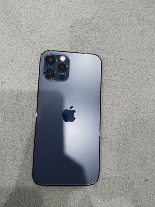 Продам айфон 12 про