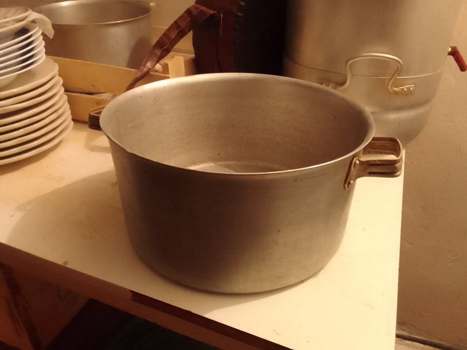 Кастрюли разные продам