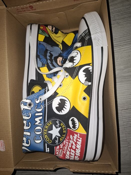 Converse Batman edition