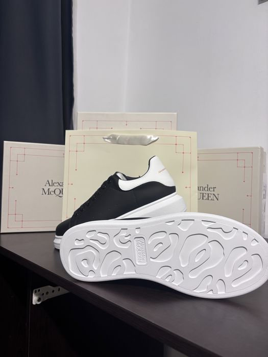Alexander McQueen White-Black