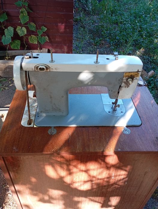 Швейная машина советская продам