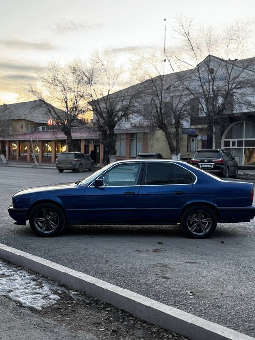 Продам БМВ е34..