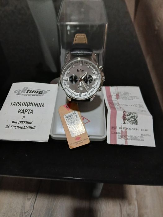 Продавам чисто нов мъжки часовник Lee Cooper