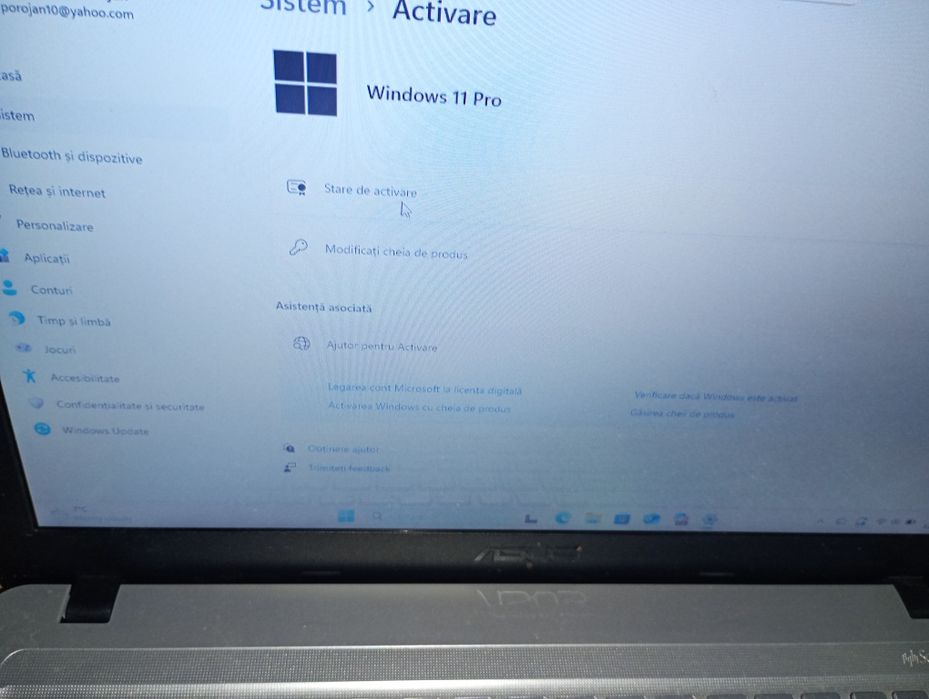 Laptop Asus  cu Windows 11