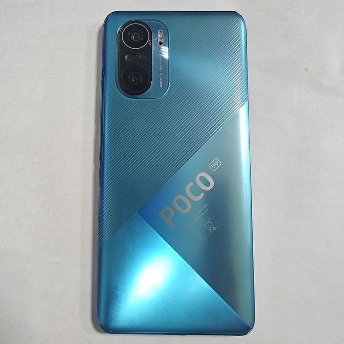 Продам смартфон Poco F3