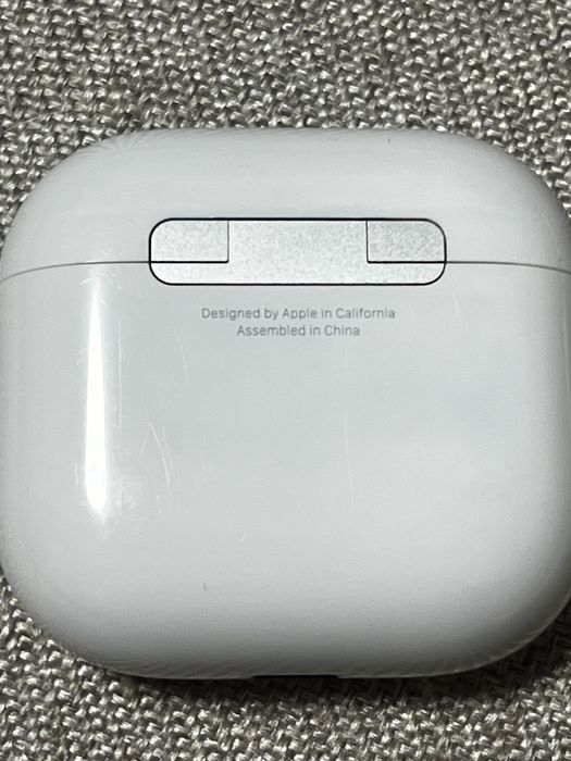 Слушалки AirPods 4
