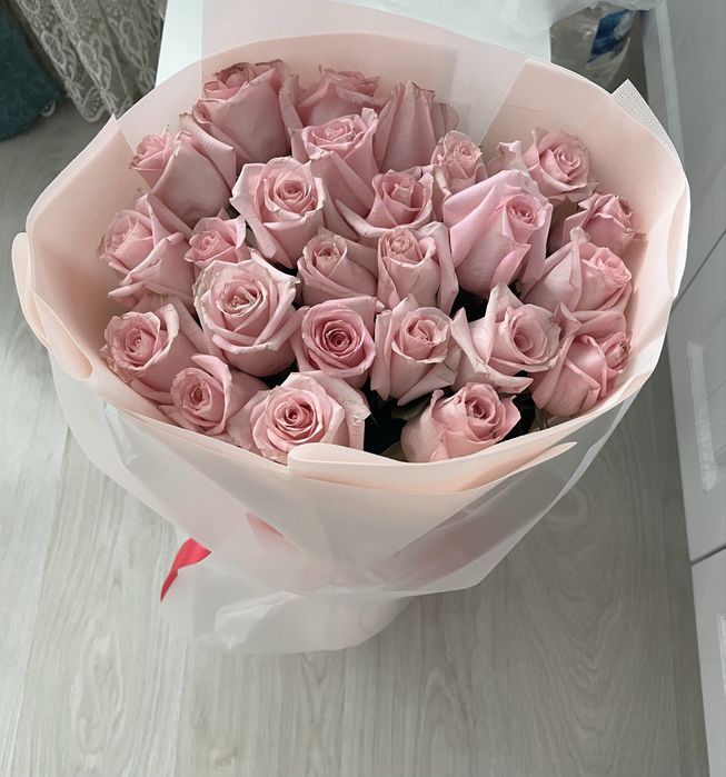 Только привезли свежие букеты.