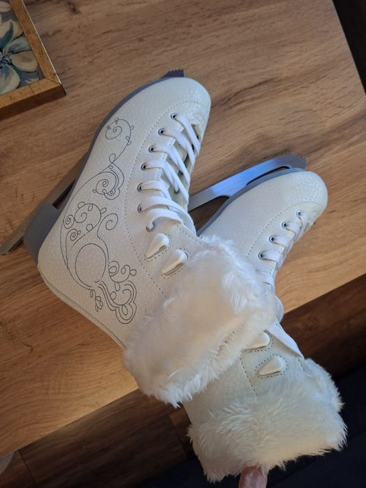 Кънки за лед момиче