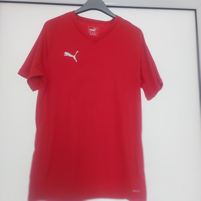Vind pantaloni marca Puma marimea L și un tricou  marca Puma marimea S.