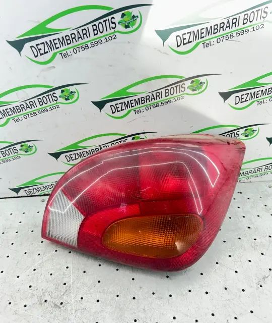 Lampa / Tripla stop dreapta pe aripa Ford Fiesta 2000 1.3 MT (59 hp)