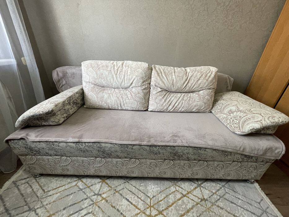 Продаю Диван (двуместный)