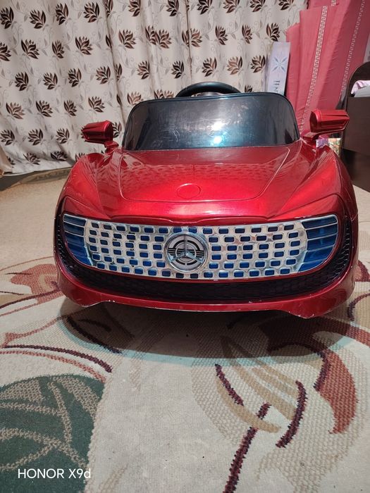 Продам машинку на акумляторе детский