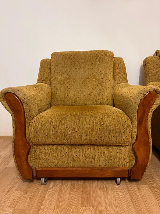 Vand canapea extensibila , plus doua fotolii