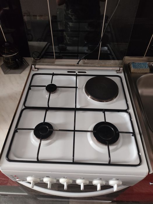 Продам газовую плиту
