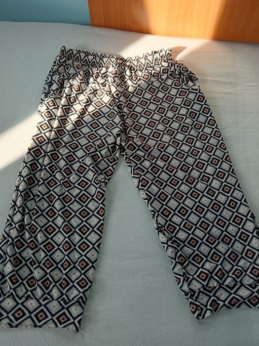 Vând Pantaloni 3/4 Dama Mărimea XL Noi