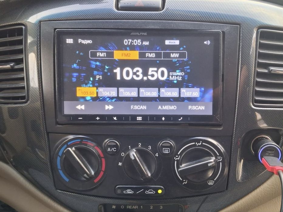 Продам Mazda MPV