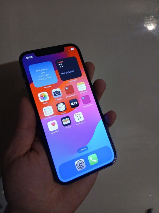 В продаже Айфон 12.