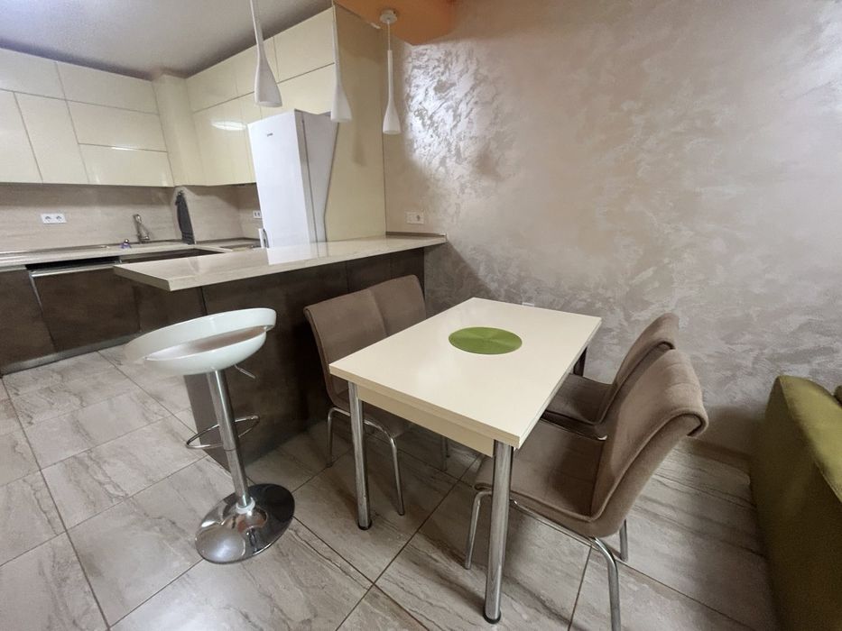 Дава се под наем Тристаен апартамент в Пловдив, Захарна фабрика - 92 кв.м за 612 € - Снимка #2