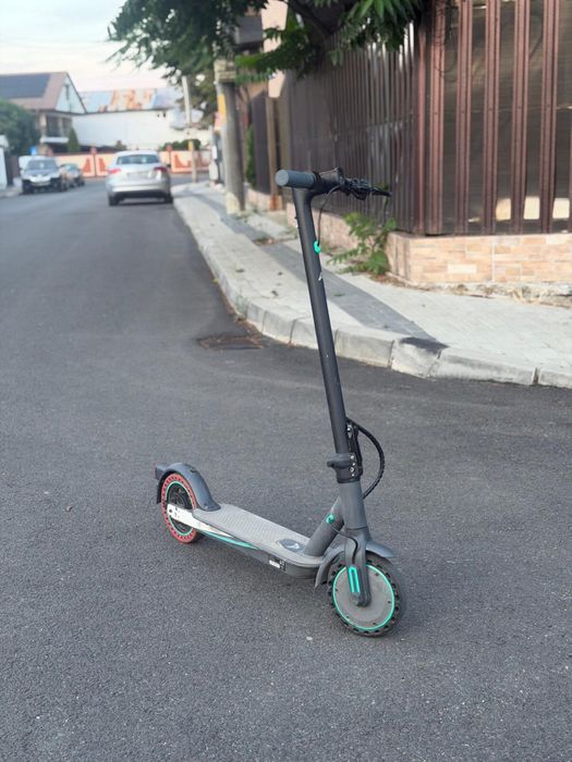 Trotinetă electrică cu ponire automată de pe loc